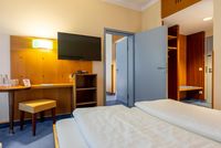 csm_Dresdner_Tor_Sued_Economy_Fuenfbettzimmer_mit_Verbindungstuer_III_2050514591