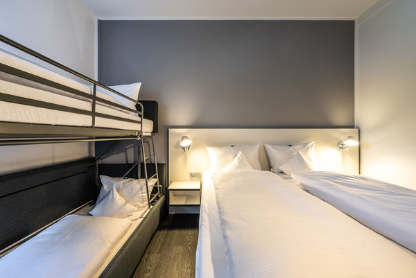 csm_Raststaettenhotel_Dresdner_Tor_Sued_Superior_Doppelzimmer_mit_Etagensofa_XV_24596f2db0